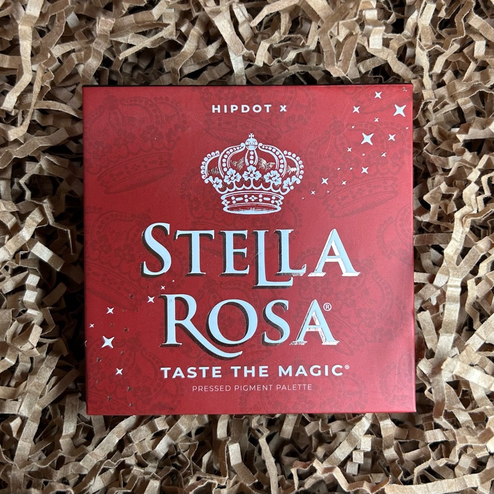 HIPDOT X STELLA ROSA
Taste The Magic Pressed Pigment Palette - Picture 2 of 10